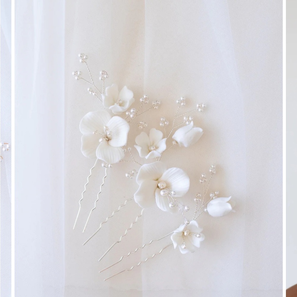 Elegant White Floral Hair Pins - Picture 1 of 5